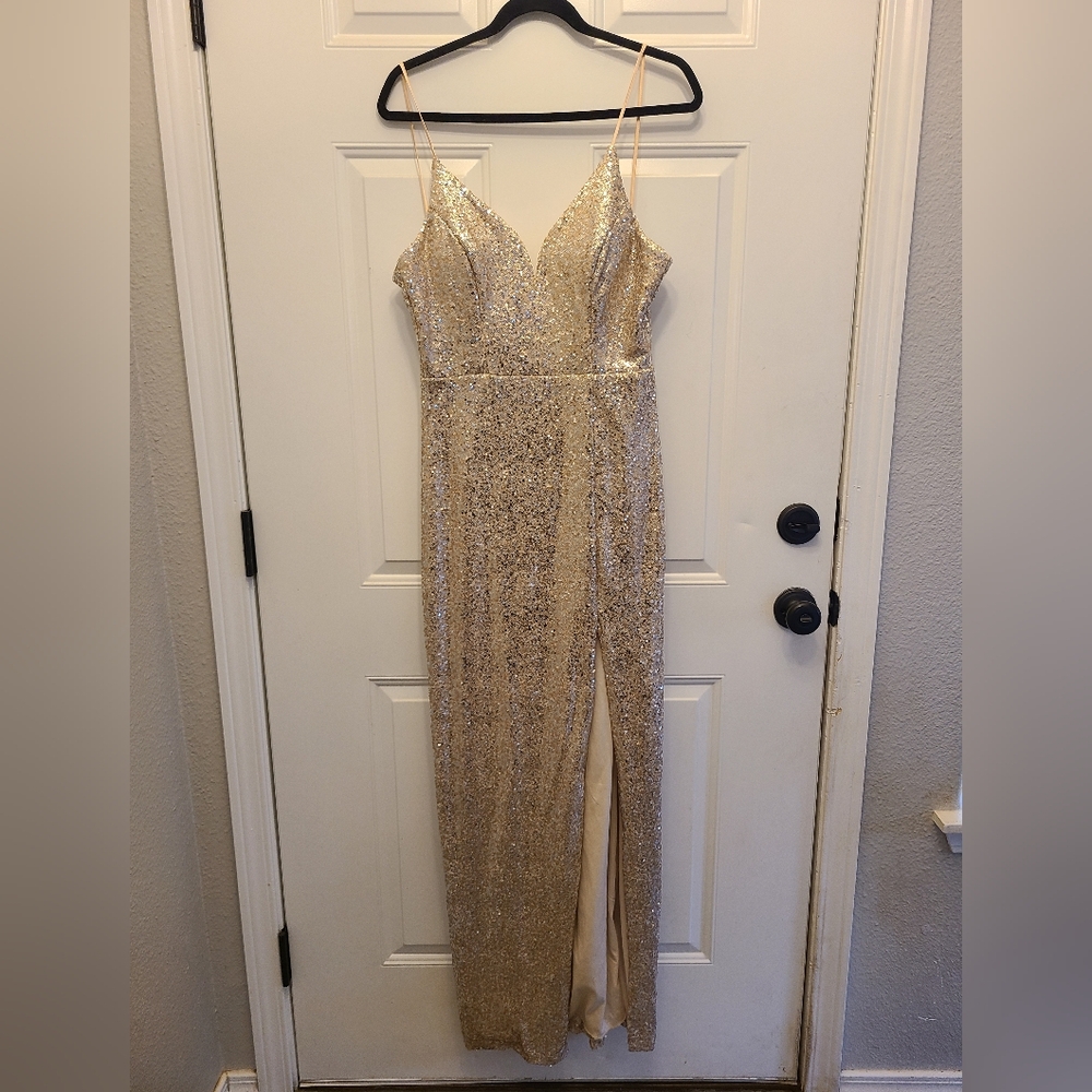 Champagne sequin dress. Built in padding. Size 9/10.